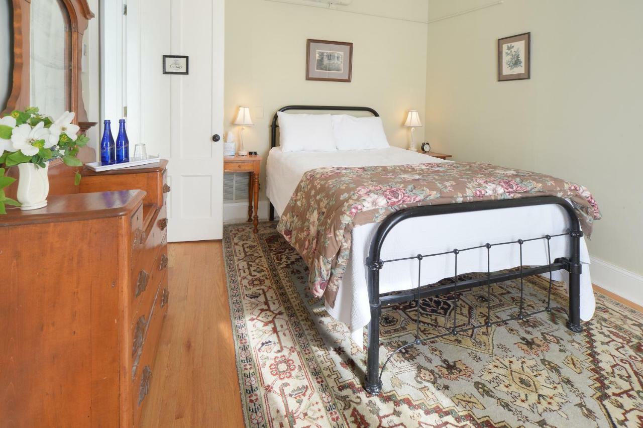 The Springwater Bed And Breakfast ซาราโทกาสปริงส์ ภายนอก รูปภาพ